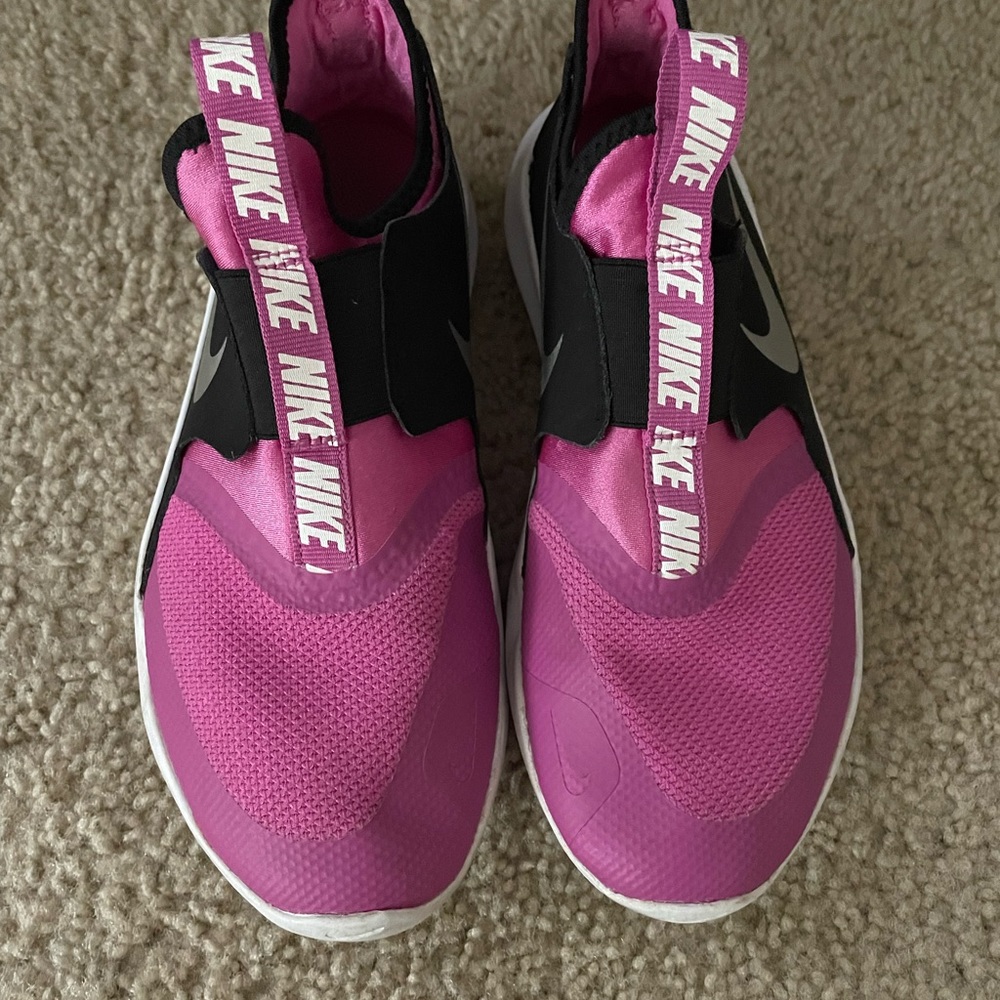Nike 4.5Y sneakers